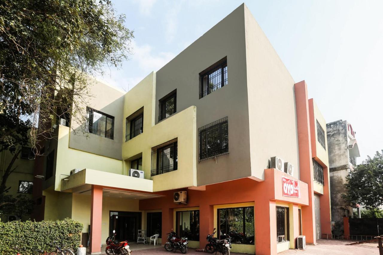 Oyo 63134 Hotel Red Queen Raigarh Bagian luar foto