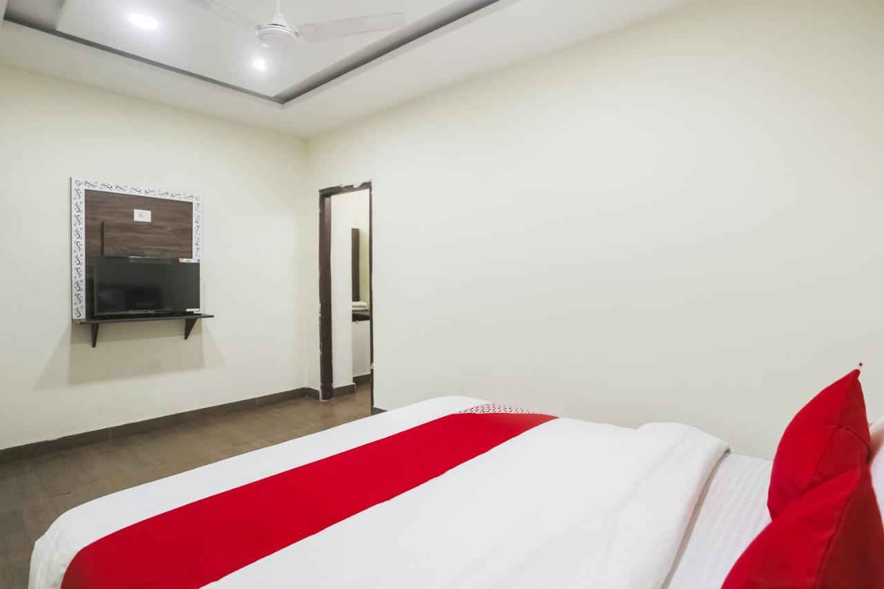 Oyo 63134 Hotel Red Queen Raigarh Bagian luar foto