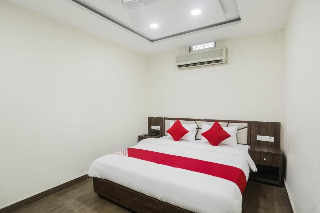Oyo 63134 Hotel Red Queen Raigarh Bagian luar foto