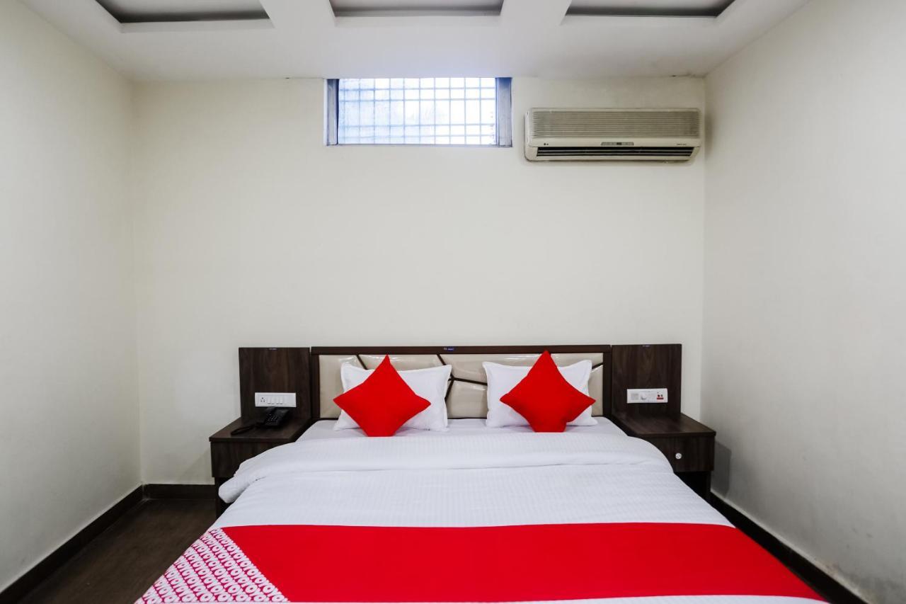 Oyo 63134 Hotel Red Queen Raigarh Bagian luar foto