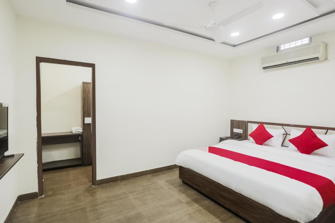 Oyo 63134 Hotel Red Queen Raigarh Bagian luar foto